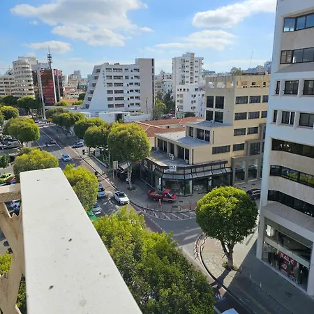 Beautiful In Center Of With Views Appartamento