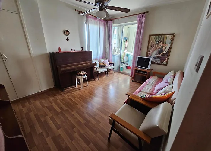 Beautiful In Center Of With Views Nikósie